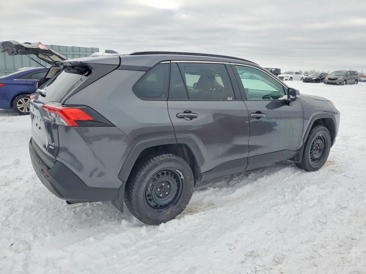 2024 TOYOTA RAV4 XLE photo 3