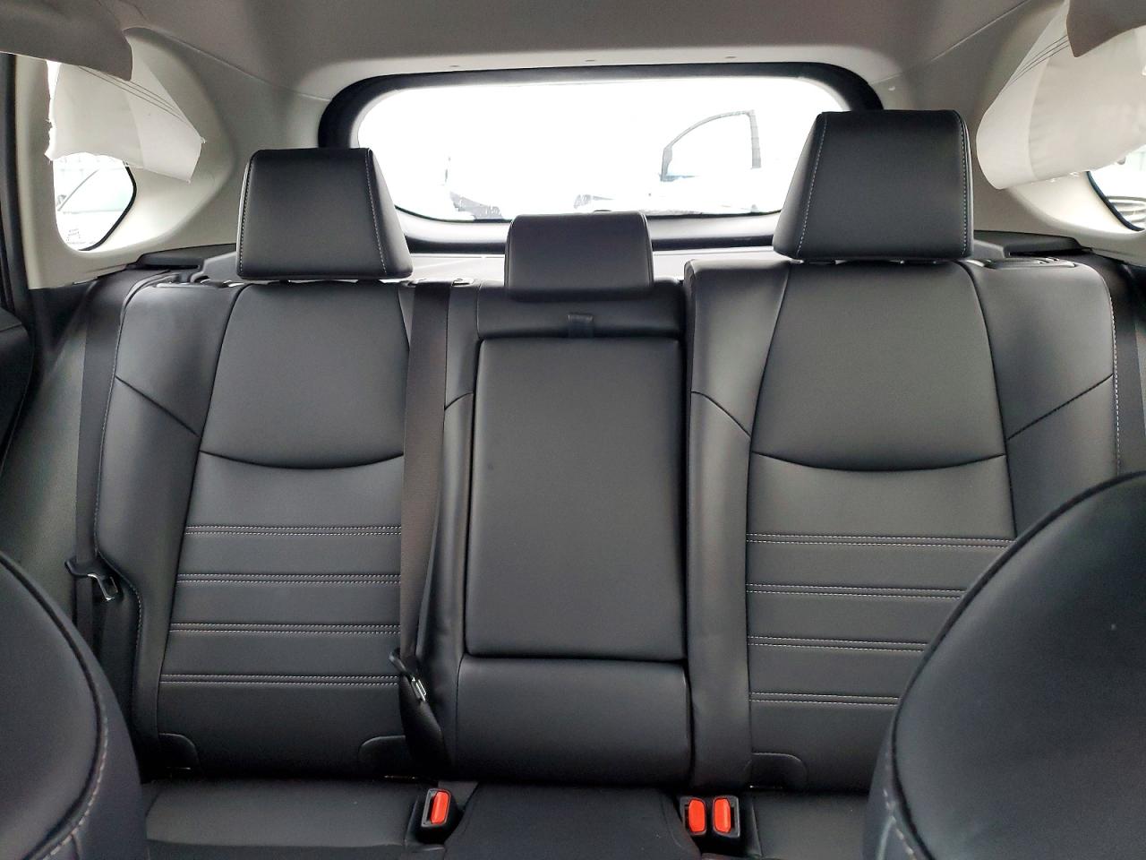 2024 TOYOTA RAV4 XLE photo 10