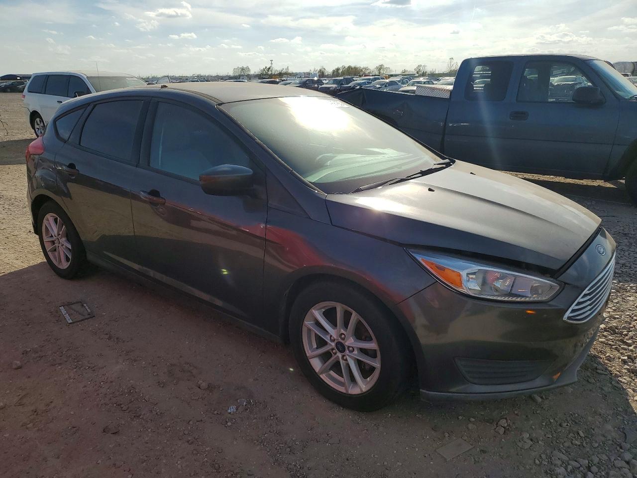 2018 FORD FOCUS SE photo 4