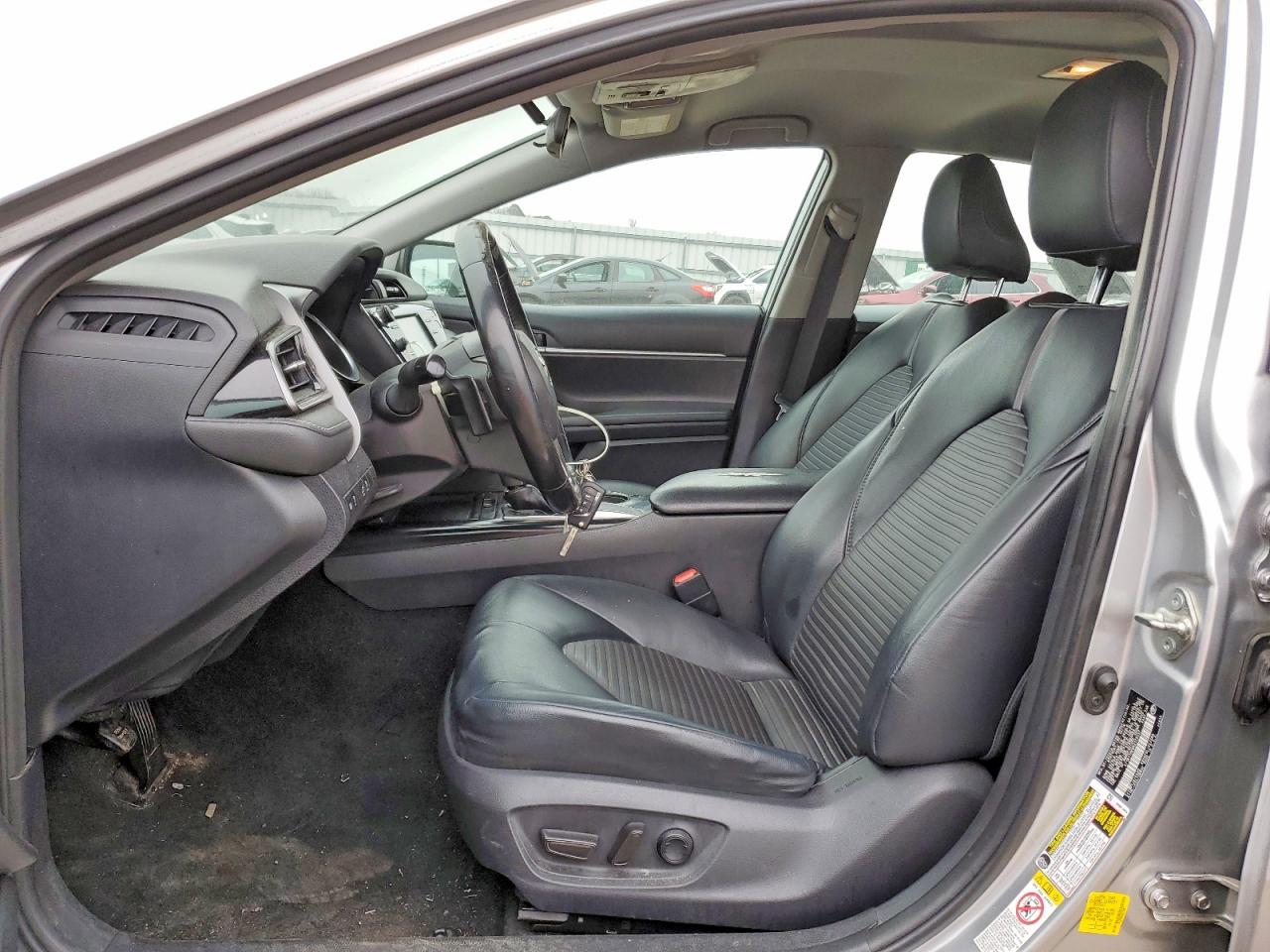 2019 TOYOTA CAMRY L photo 7