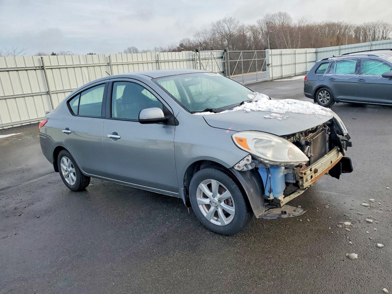 2014 NISSAN VERSA S photo 4