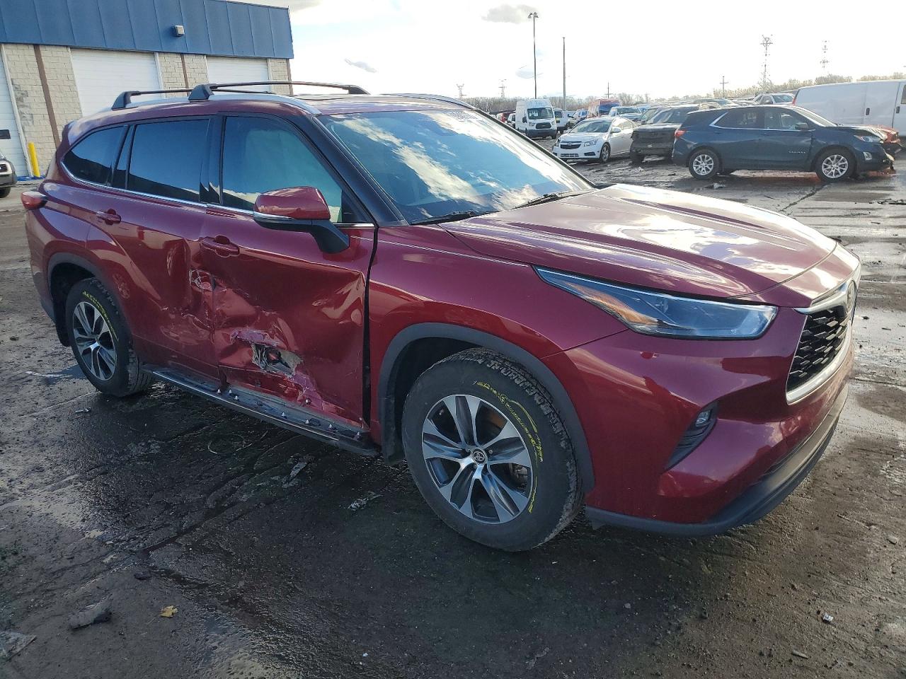 2022 TOYOTA HIGHLANDER XLE photo 4