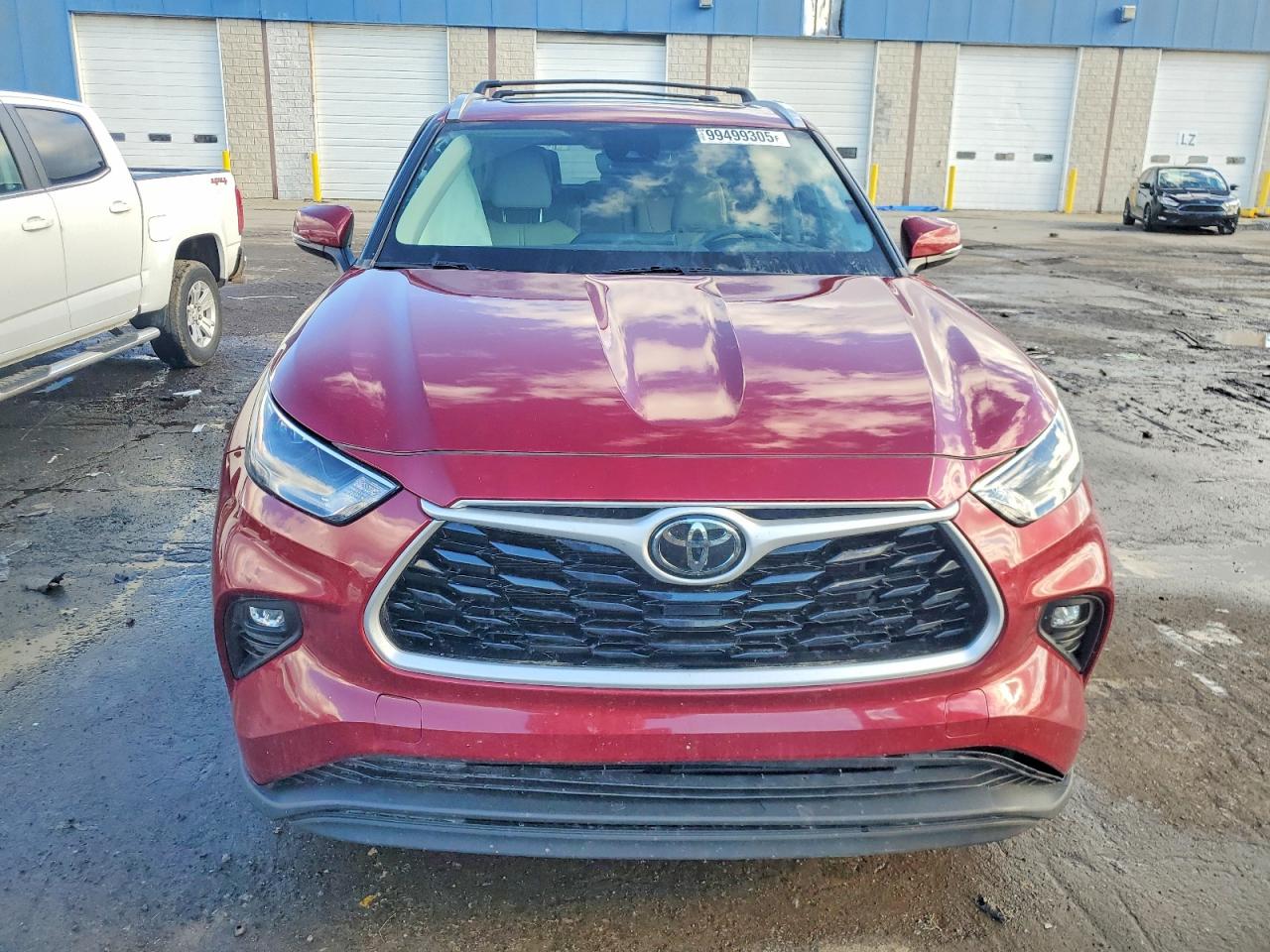 2022 TOYOTA HIGHLANDER XLE photo 5