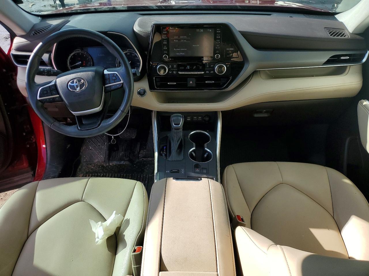 2022 TOYOTA HIGHLANDER XLE photo 8