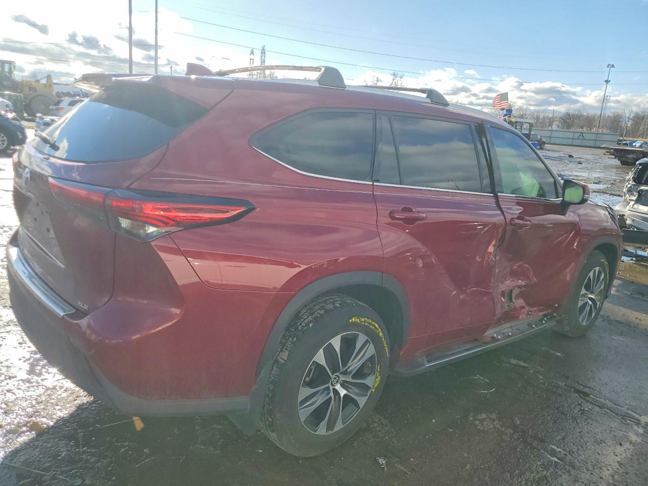 2022 TOYOTA HIGHLANDER XLE photo 3