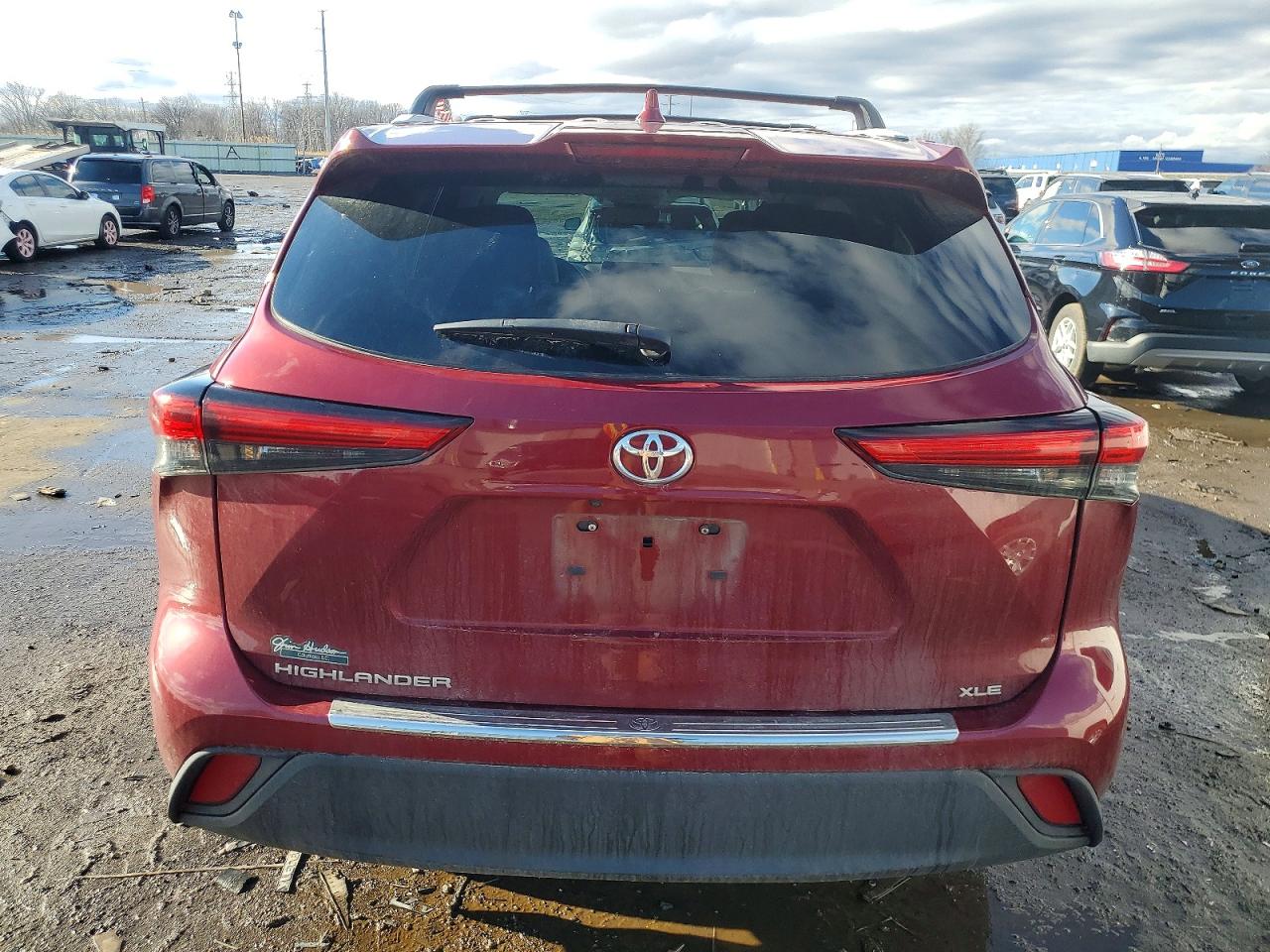 2022 TOYOTA HIGHLANDER XLE photo 6