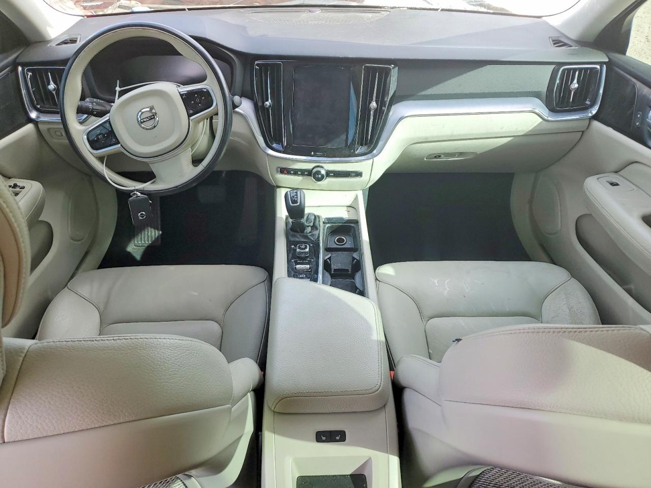 2019 VOLVO S60 T6 MOMENTUM photo 8