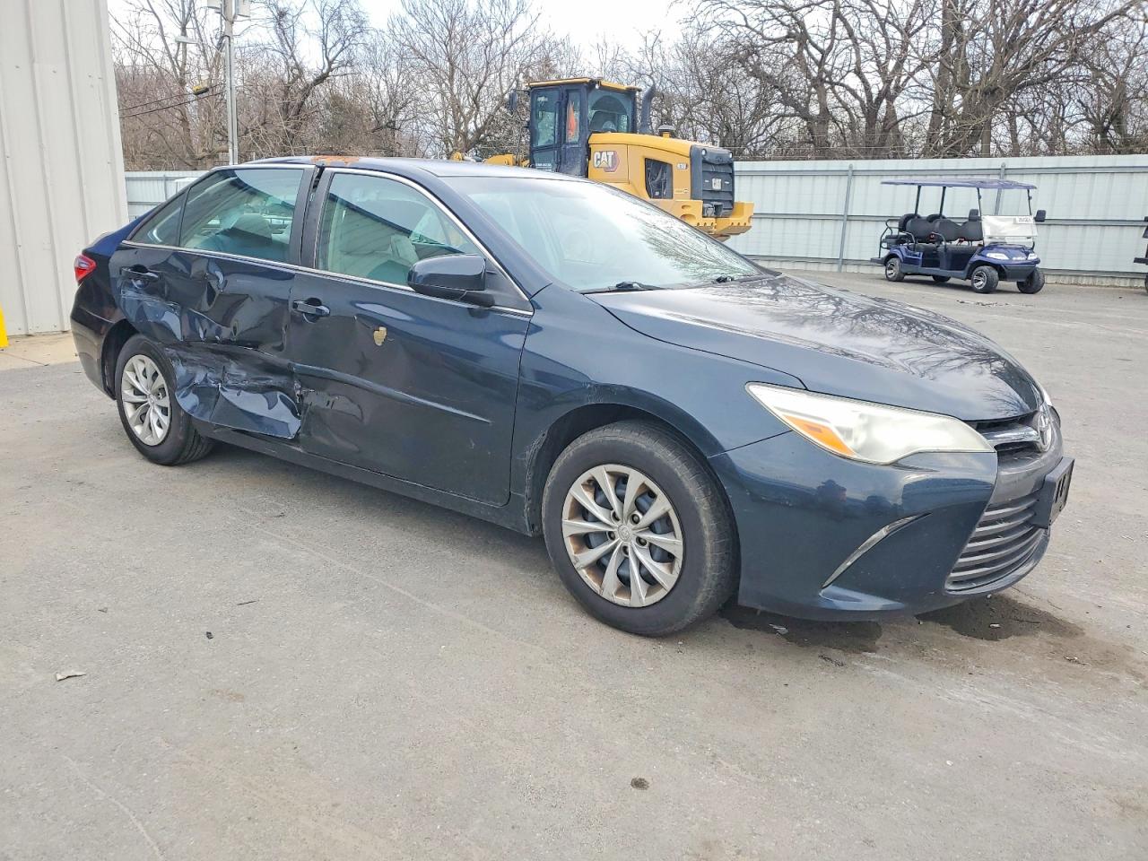2016 TOYOTA CAMRY LE photo 4