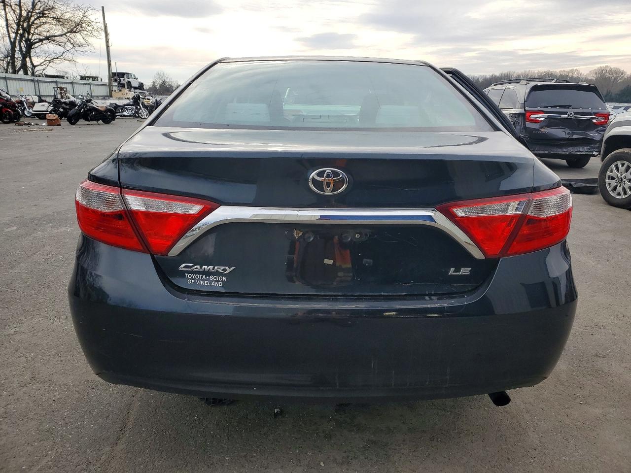 2016 TOYOTA CAMRY LE photo 6
