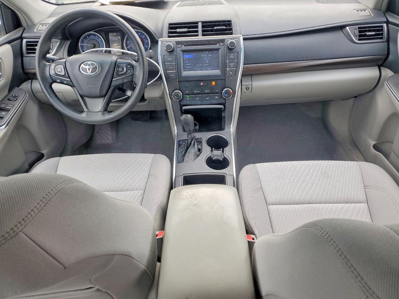 2016 TOYOTA CAMRY LE photo 8