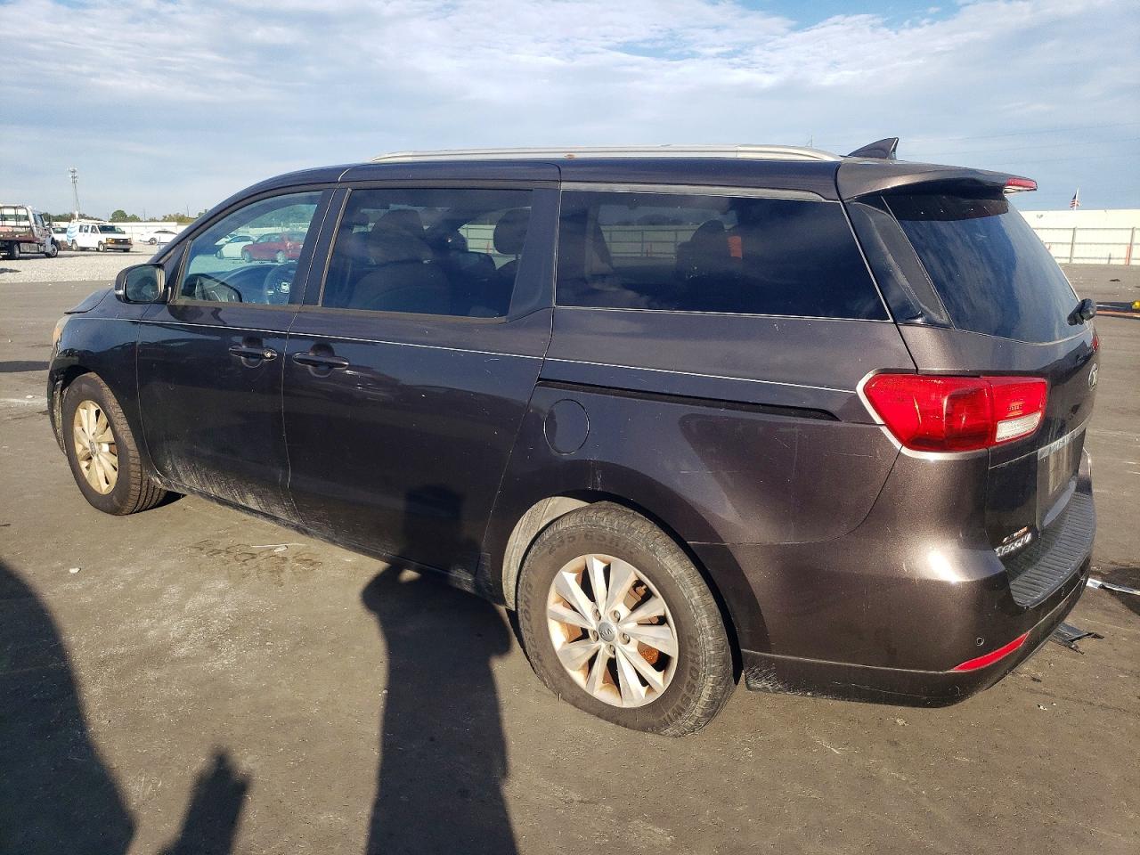 2016 KIA SEDONA LX photo 2