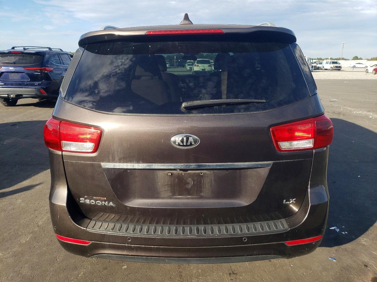 2016 KIA SEDONA LX photo 6