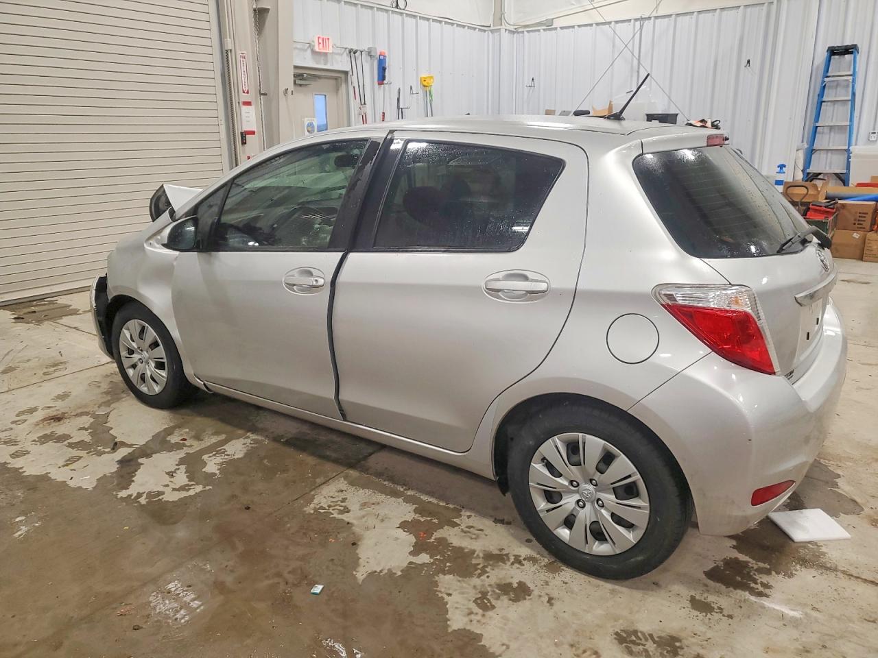 2012 TOYOTA YARIS photo 2