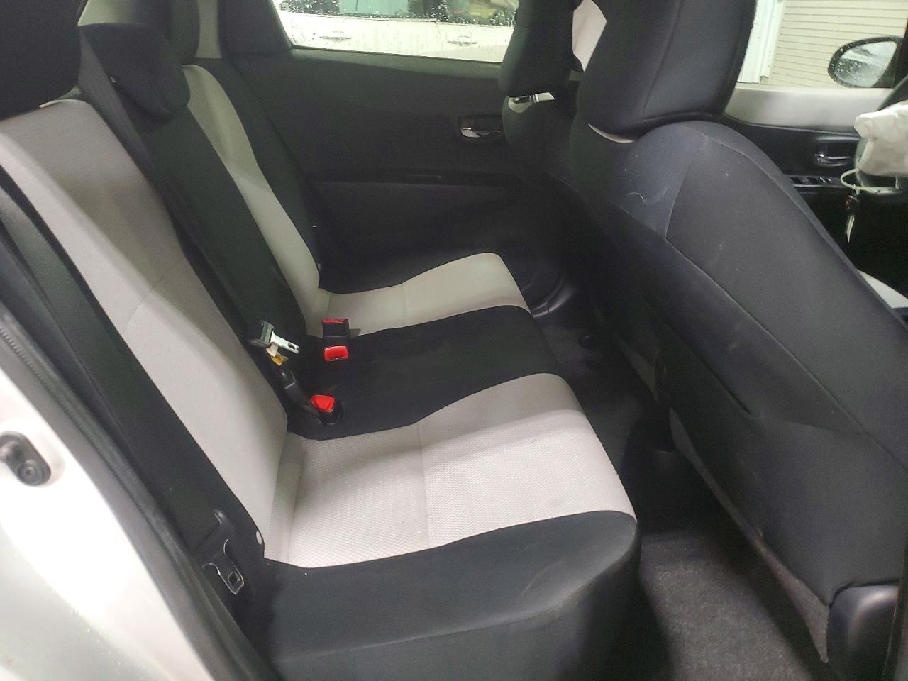 2012 TOYOTA YARIS photo 10