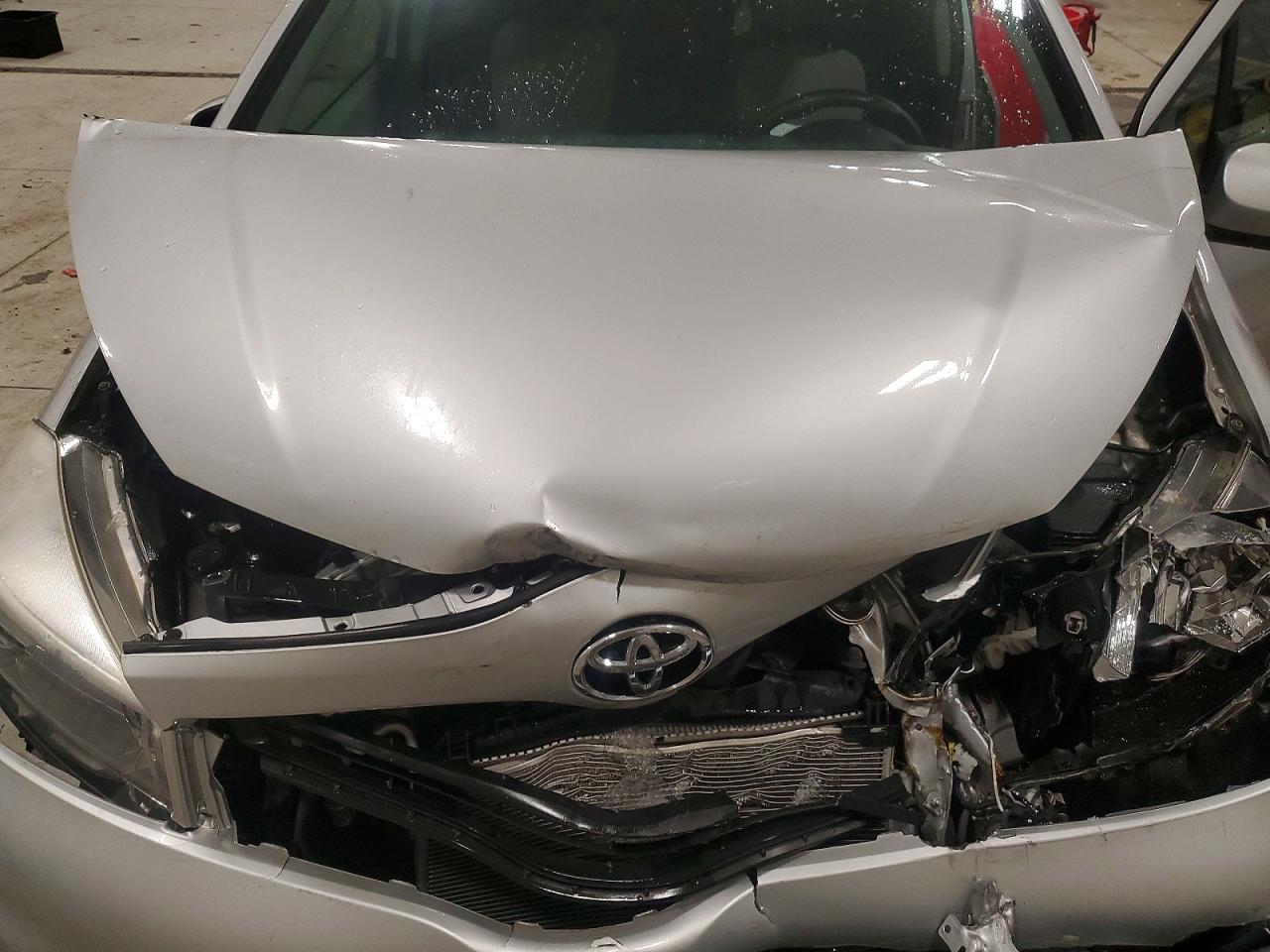 2012 TOYOTA YARIS photo 11