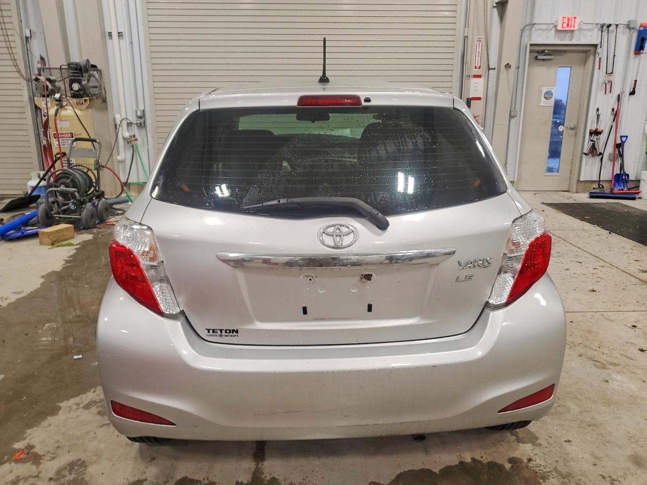 2012 TOYOTA YARIS photo 6
