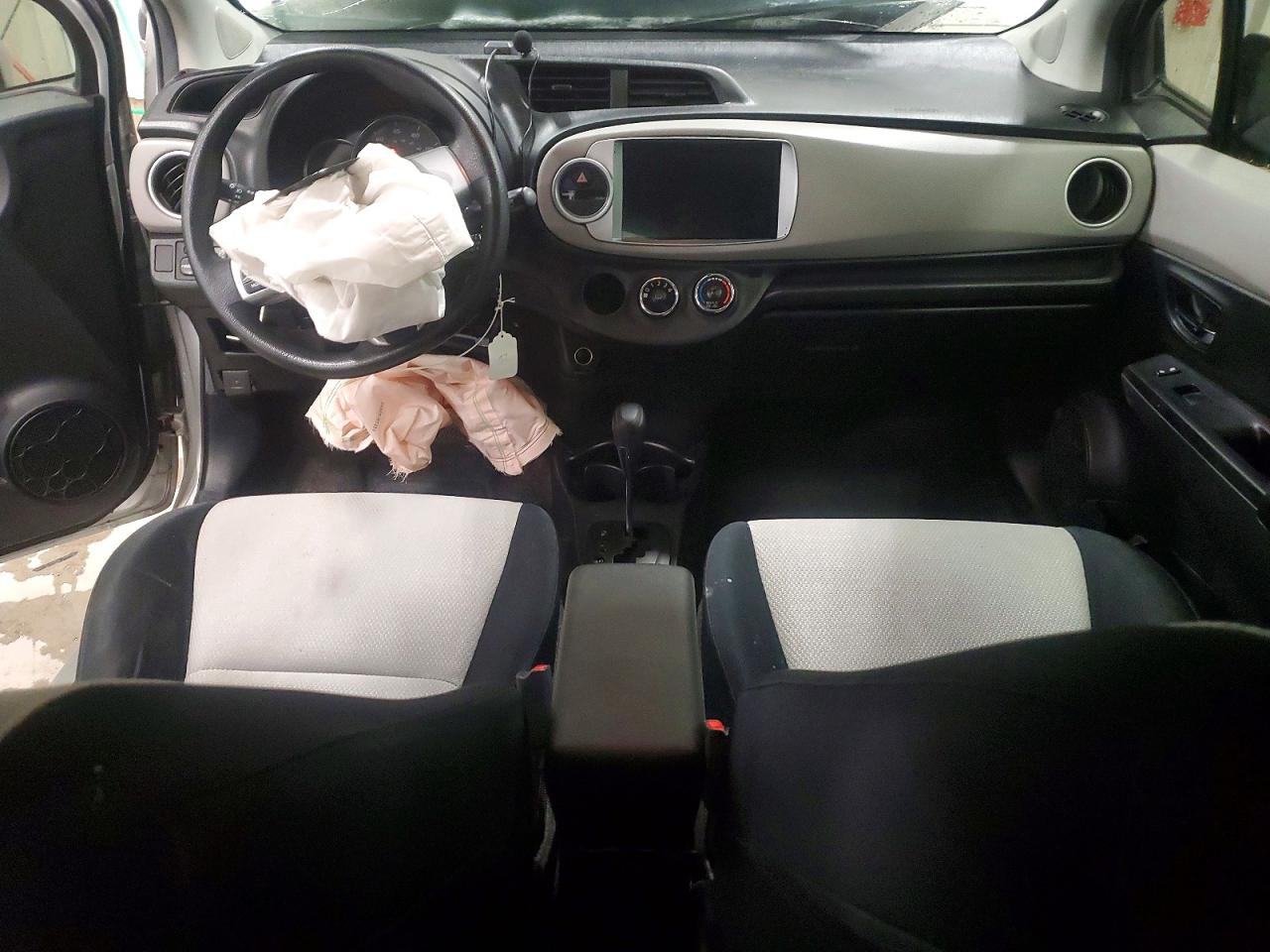2012 TOYOTA YARIS photo 8