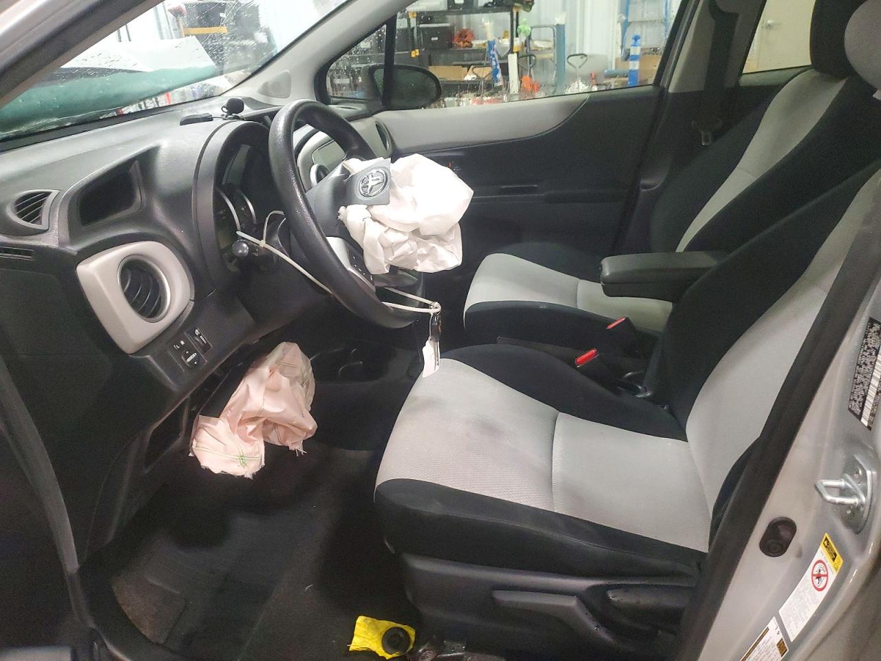 2012 TOYOTA YARIS photo 7