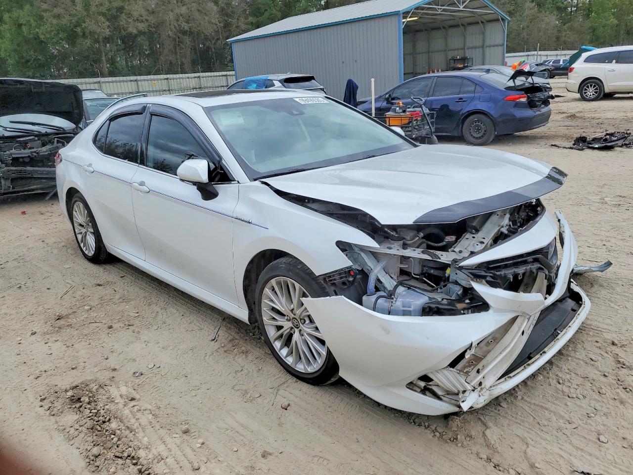 2020 TOYOTA CAMRY XLE photo 4