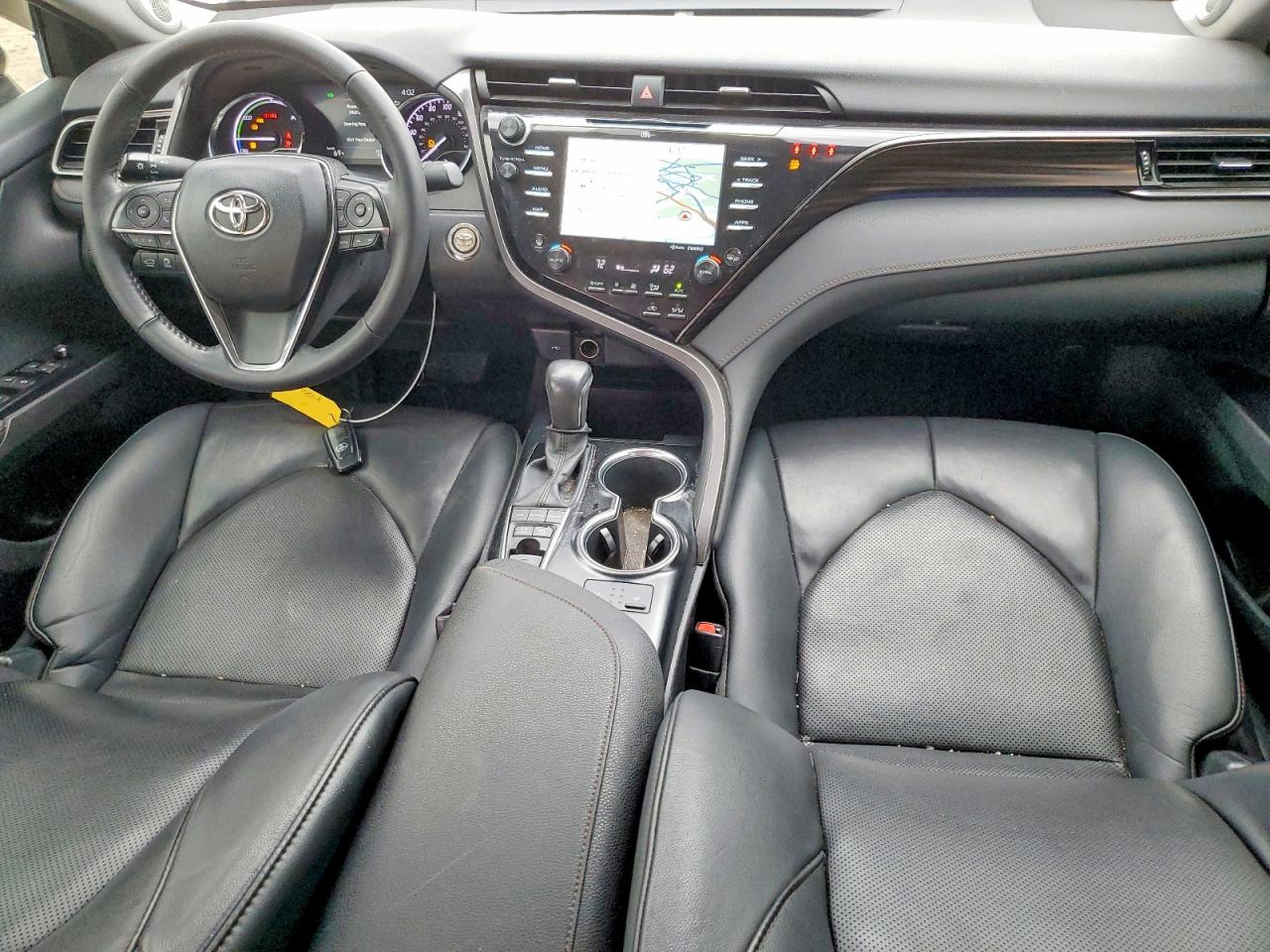 2020 TOYOTA CAMRY XLE photo 8
