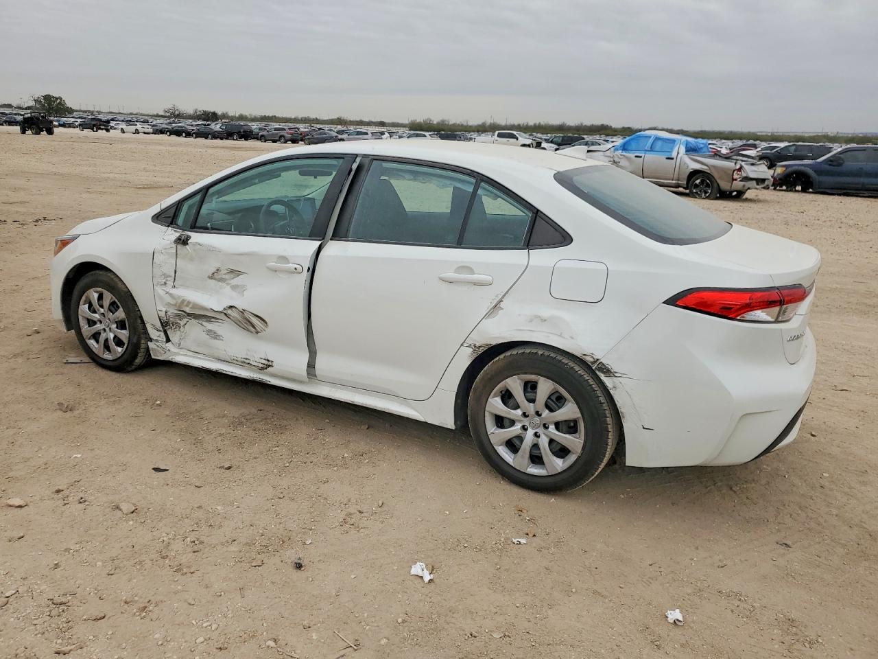 2020 TOYOTA COROLLA LE photo 2