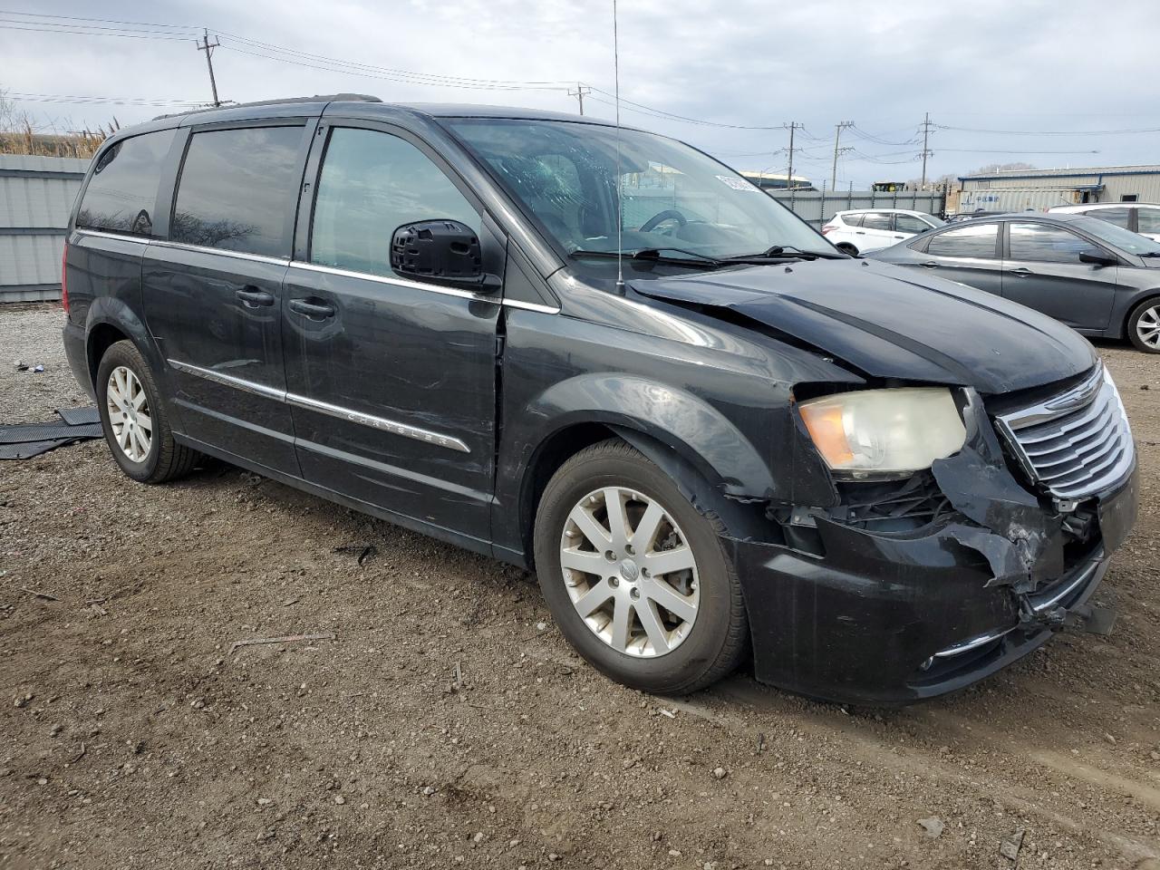 2013 CHRYSLER TOWN & COUNTRY TOURING photo 4