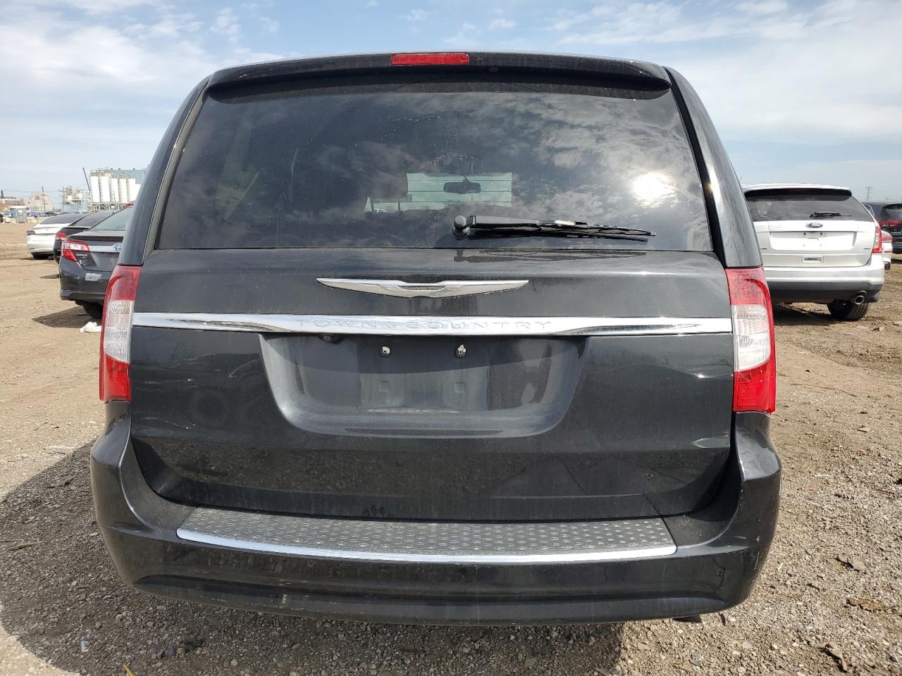2013 CHRYSLER TOWN & COUNTRY TOURING photo 6