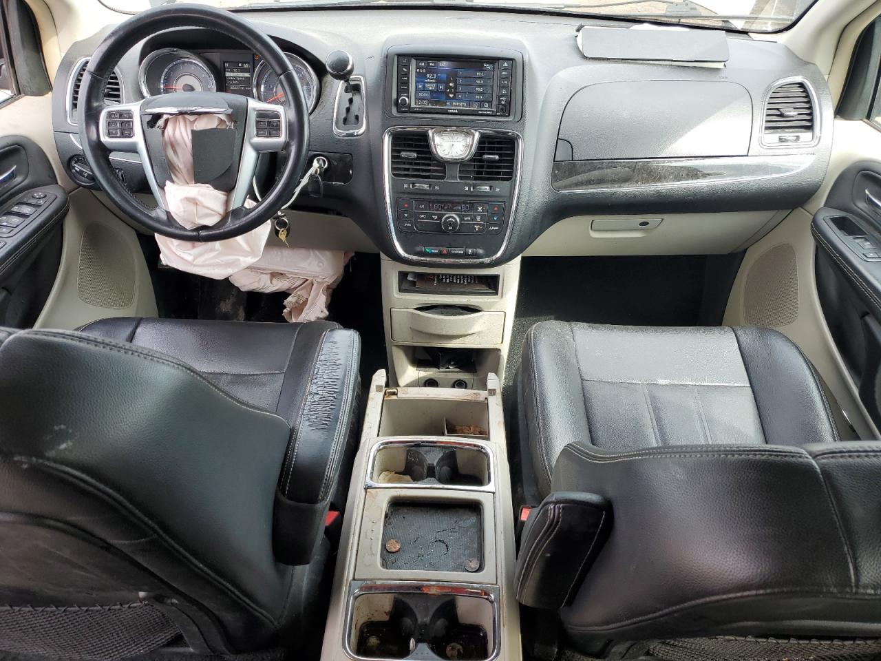 2013 CHRYSLER TOWN & COUNTRY TOURING photo 8