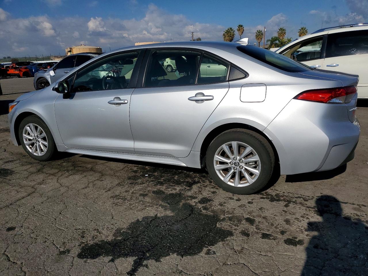 2024 TOYOTA COROLLA LE photo 2
