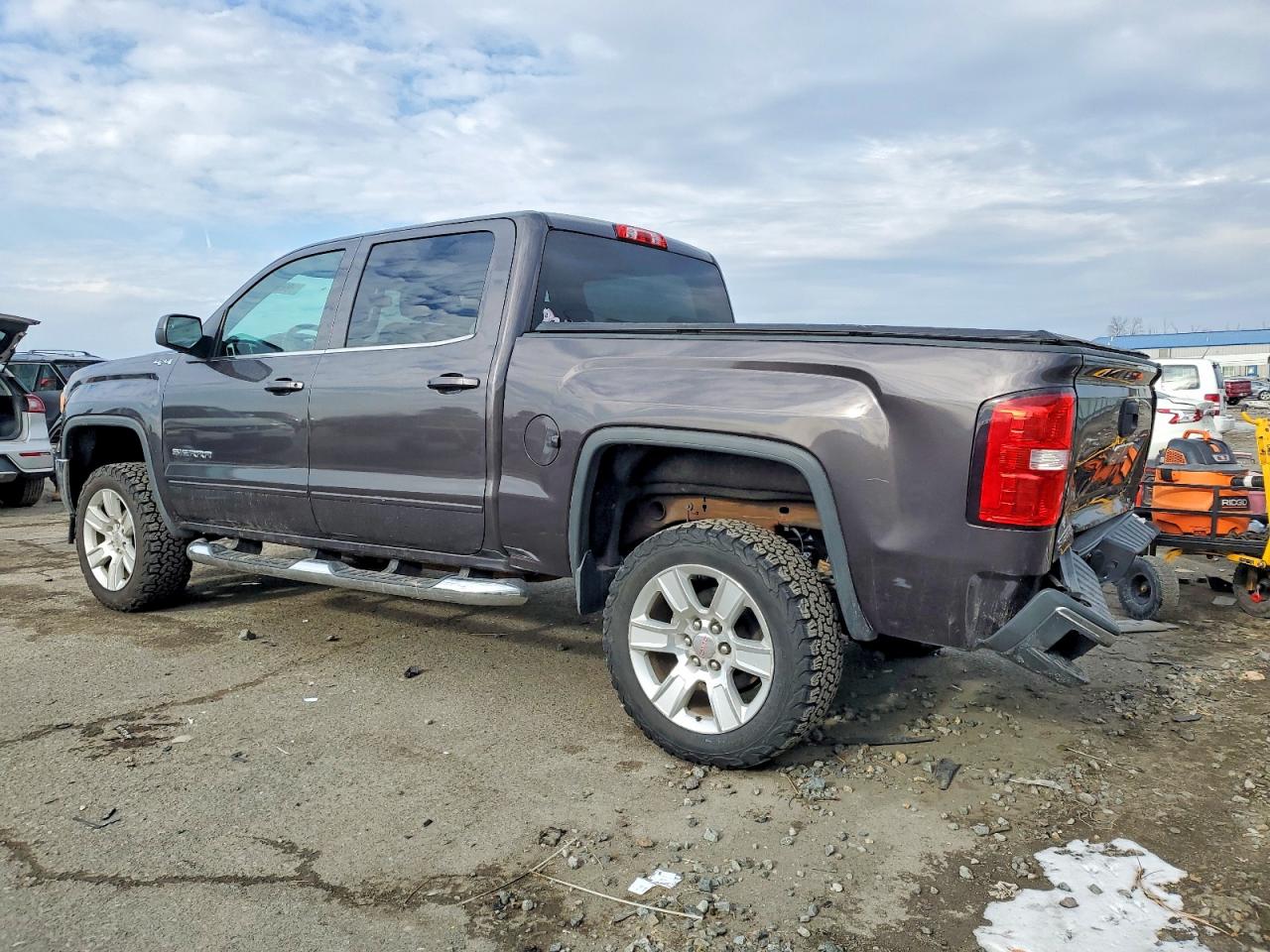2014 GMC SIERRA K1500 SLE photo 2