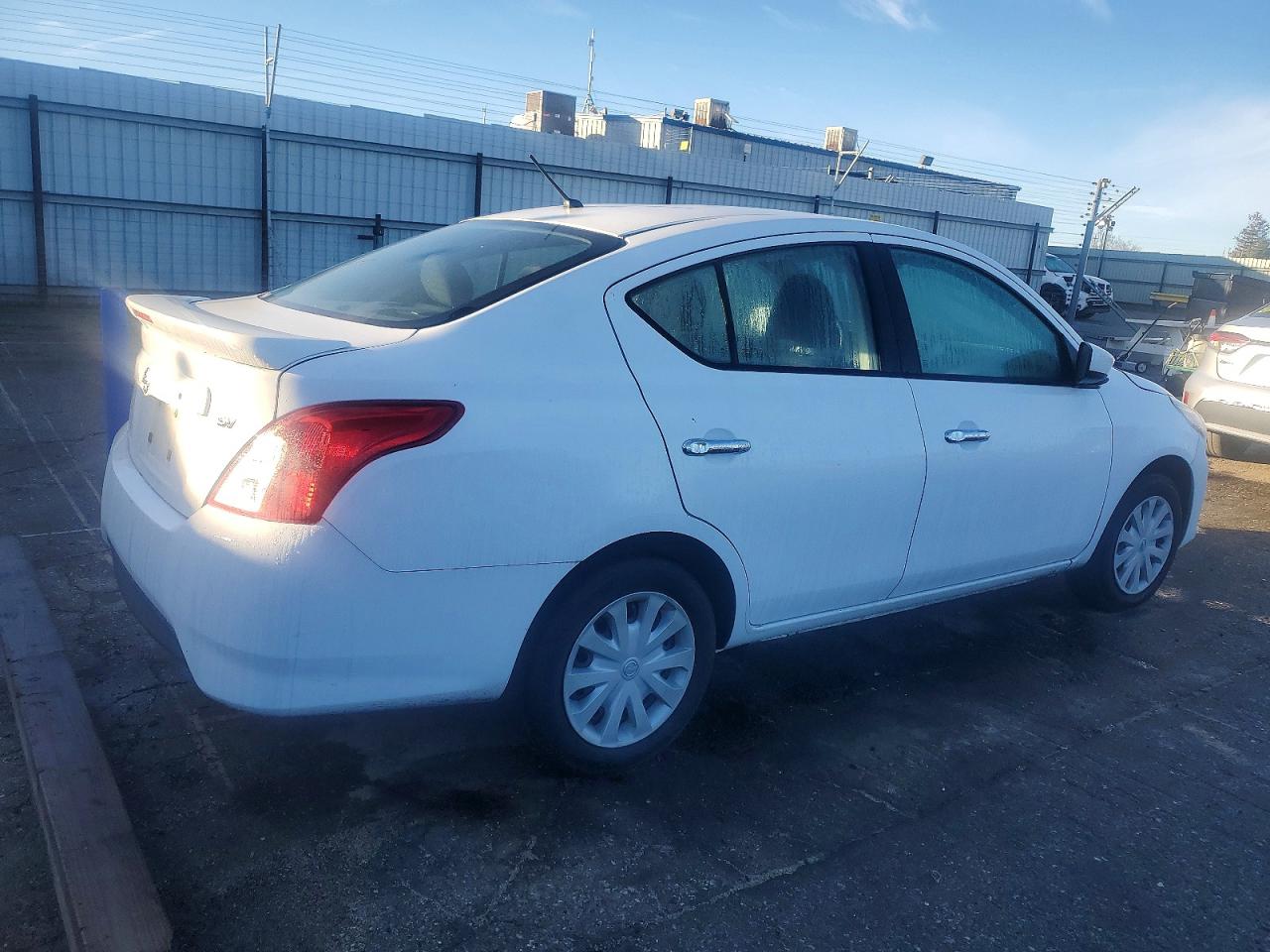 2018 NISSAN VERSA S photo 3