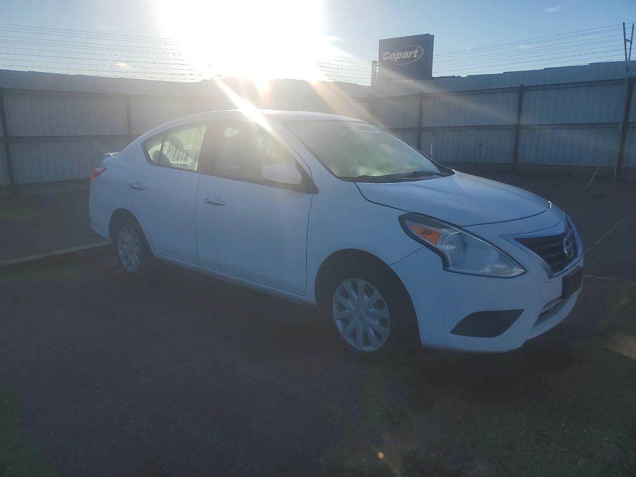 2018 NISSAN VERSA S photo 4