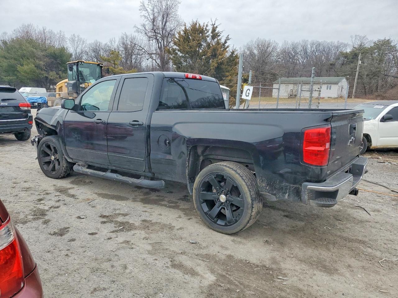 2015 CHEVROLET SILVERADO K1500 LT photo 2