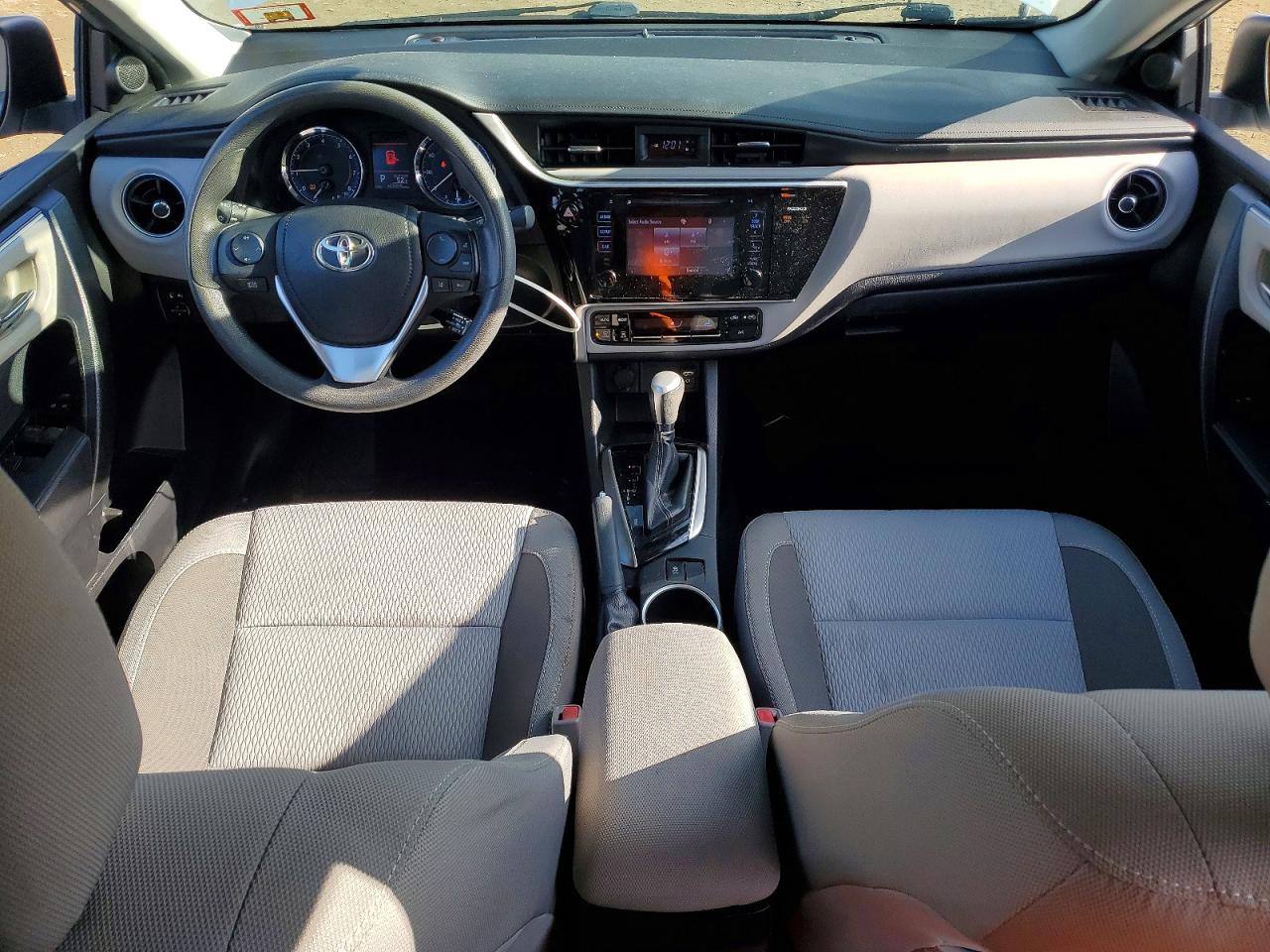 2017 TOYOTA COROLLA L photo 8