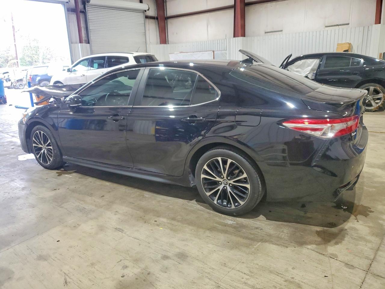 2020 TOYOTA CAMRY SE photo 2
