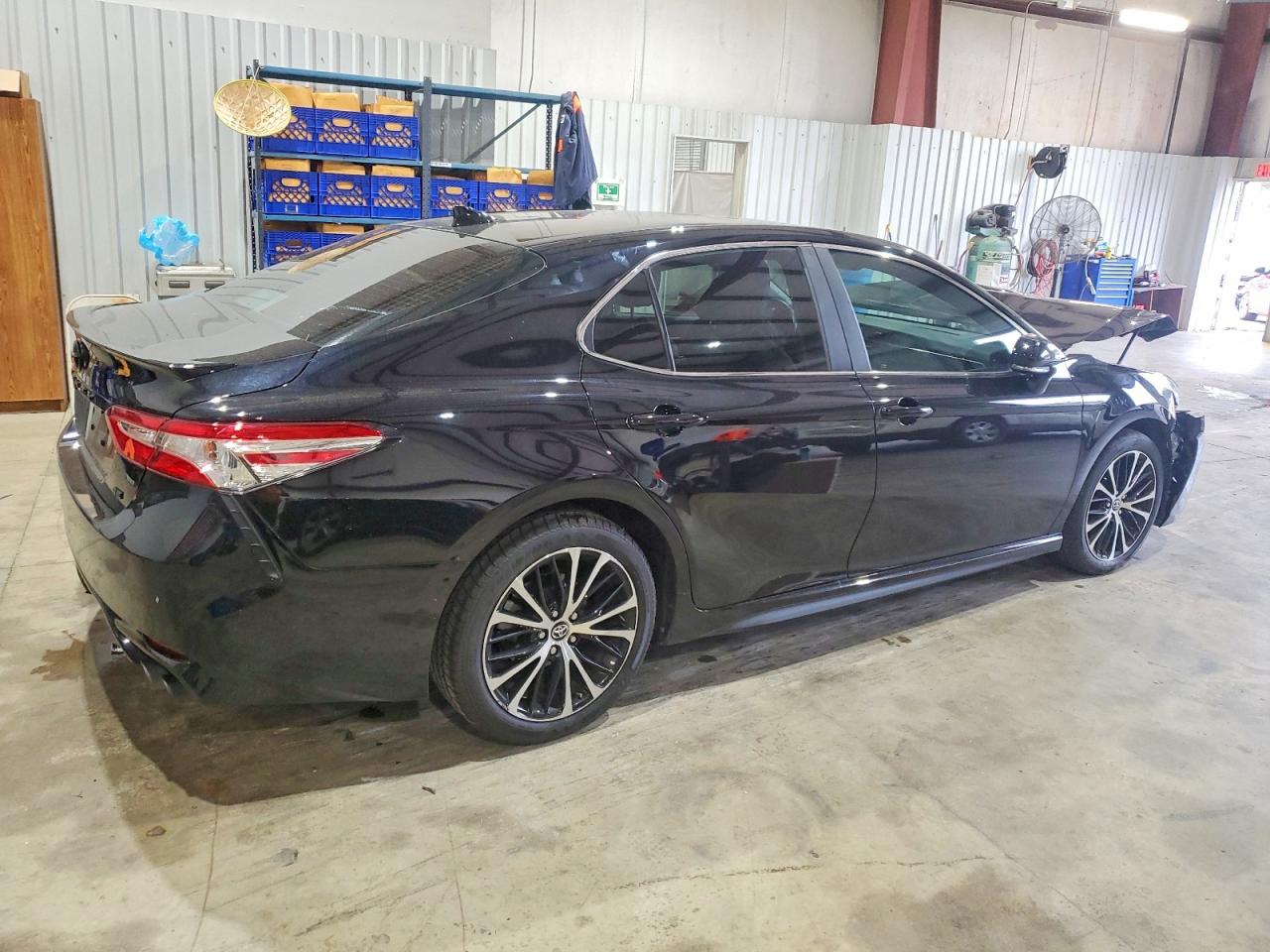 2020 TOYOTA CAMRY SE photo 3