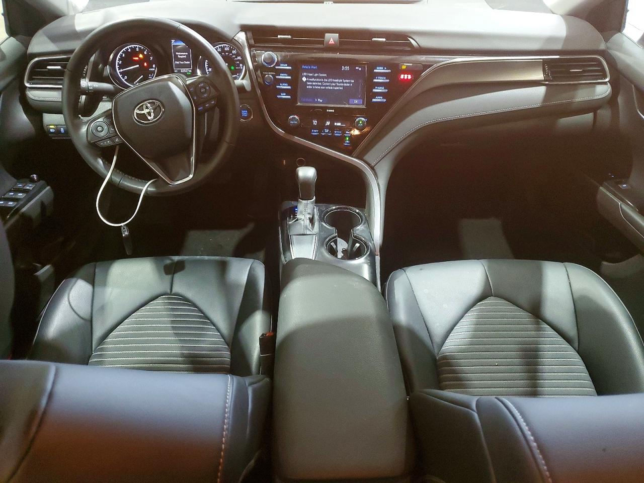 2020 TOYOTA CAMRY SE photo 8