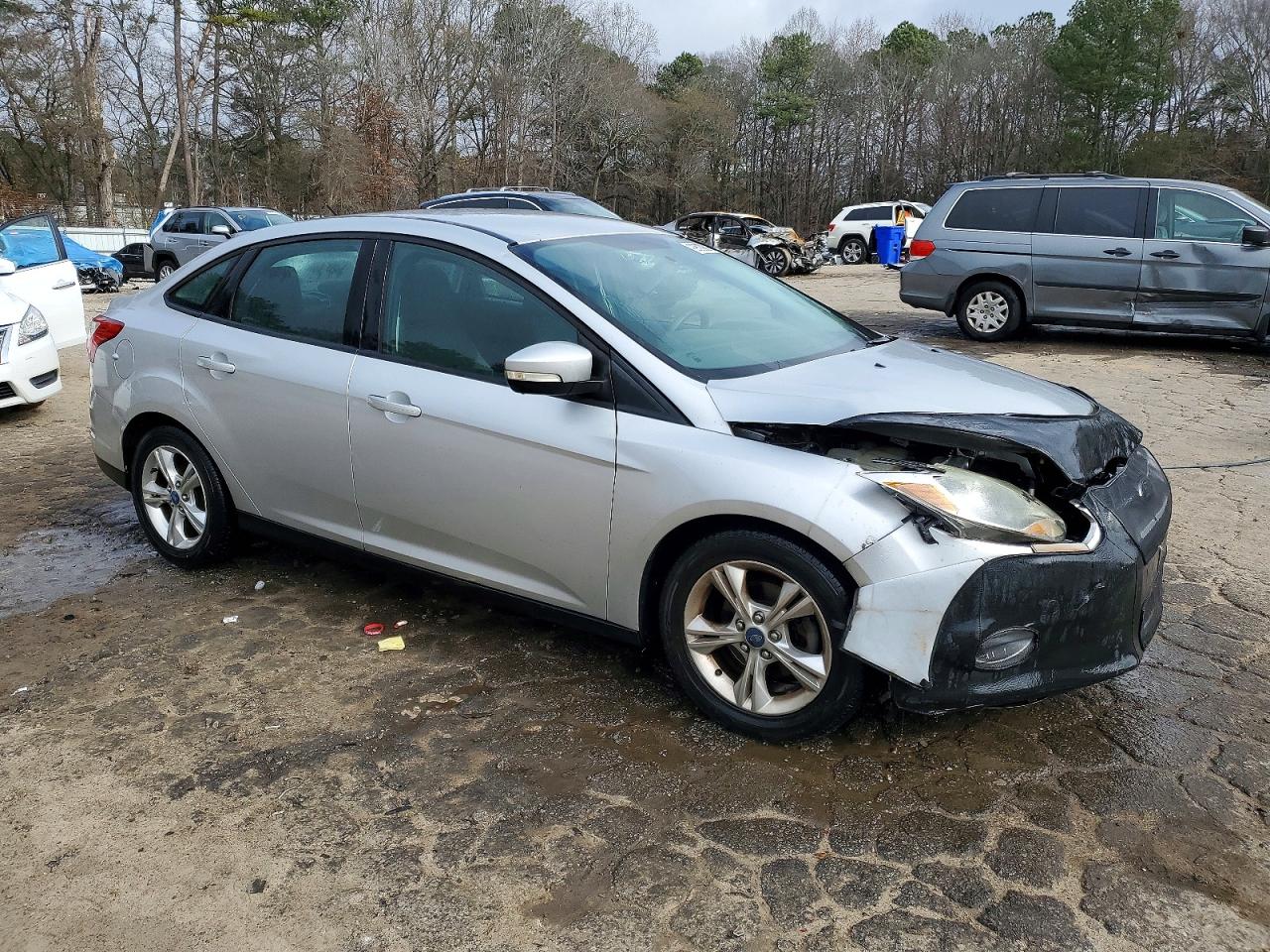 2014 FORD FOCUS SE photo 4