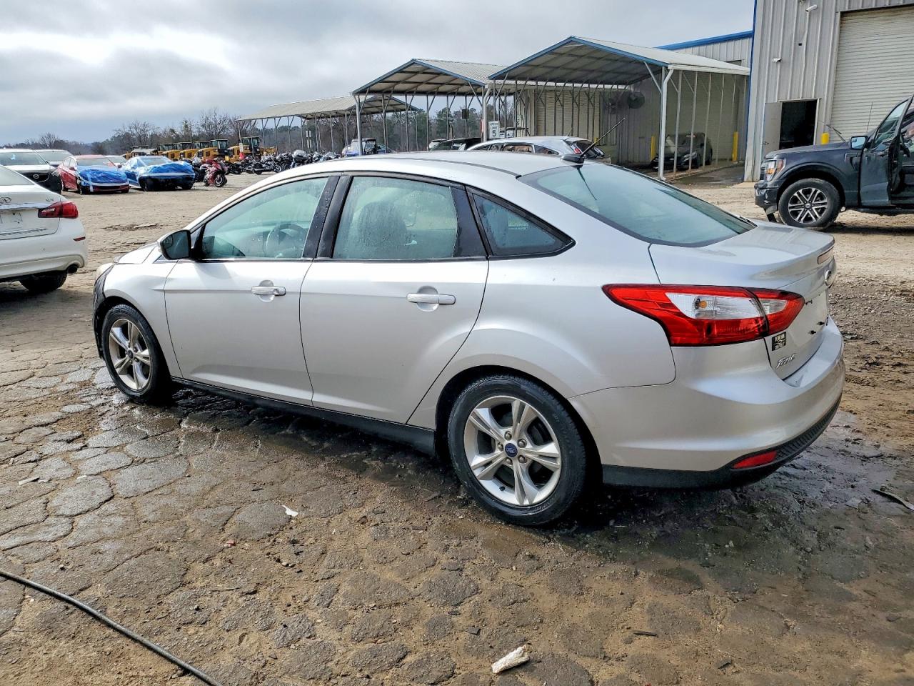 2014 FORD FOCUS SE photo 2