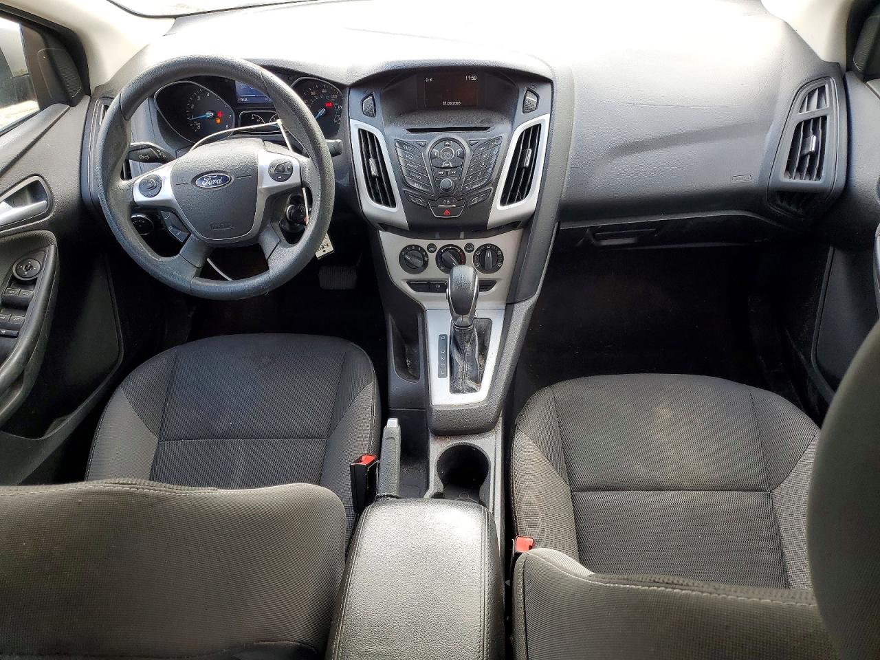 2014 FORD FOCUS SE photo 8