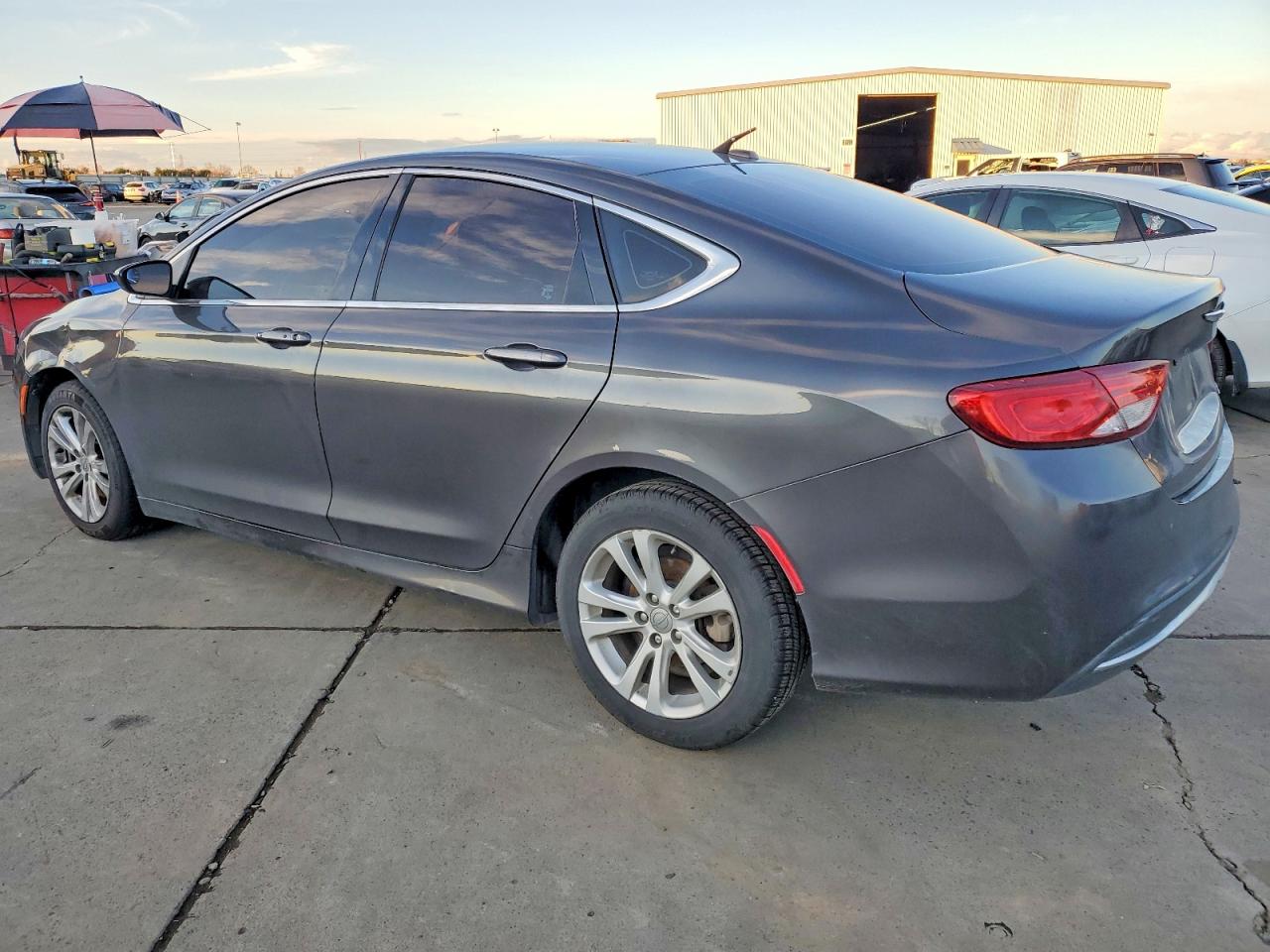 2015 CHRYSLER 200 photo 2