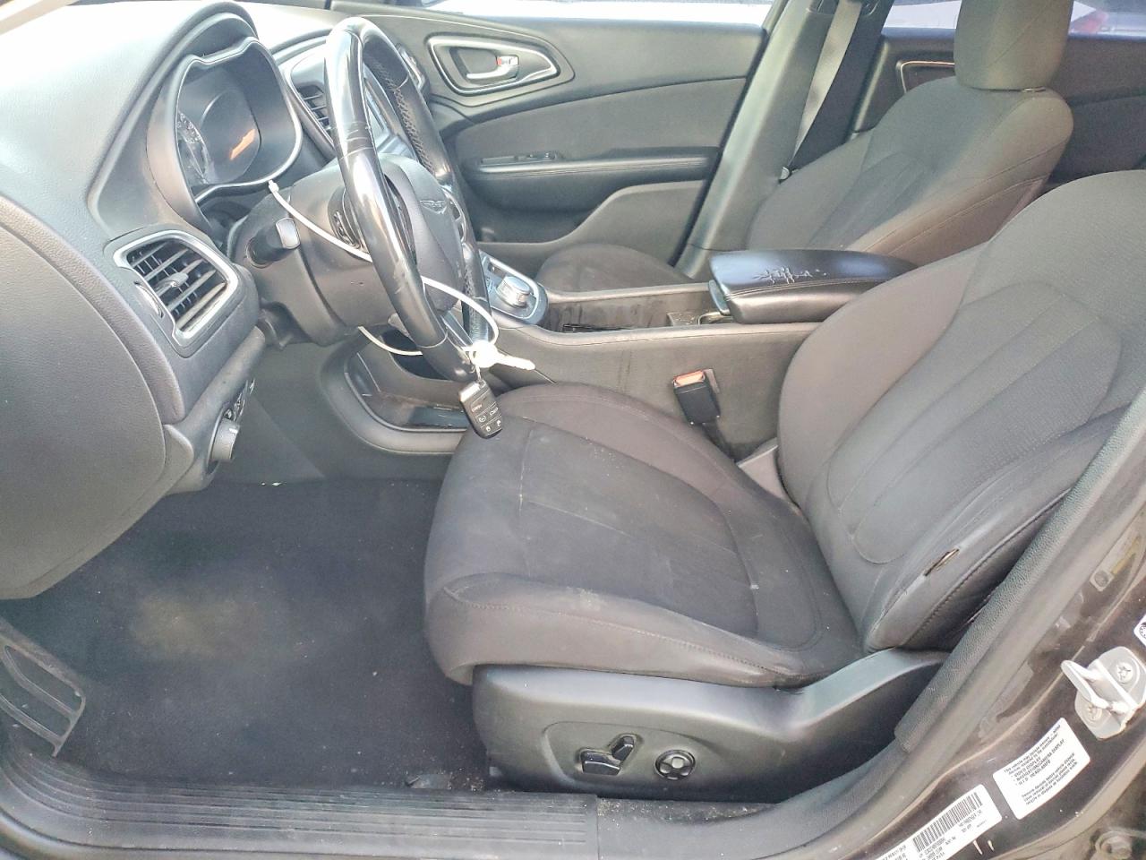 2015 CHRYSLER 200 photo 7