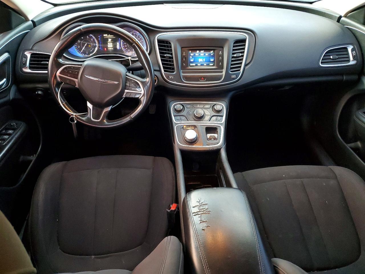 2015 CHRYSLER 200 photo 8