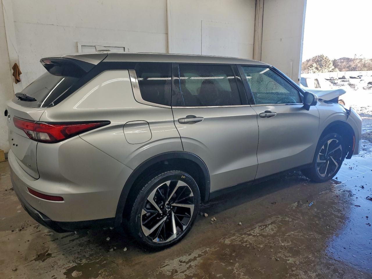 2024 MITSUBISHI OUTLANDER SE photo 3