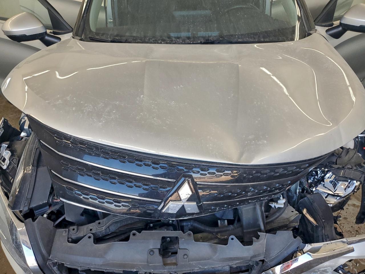 2024 MITSUBISHI OUTLANDER SE photo 12