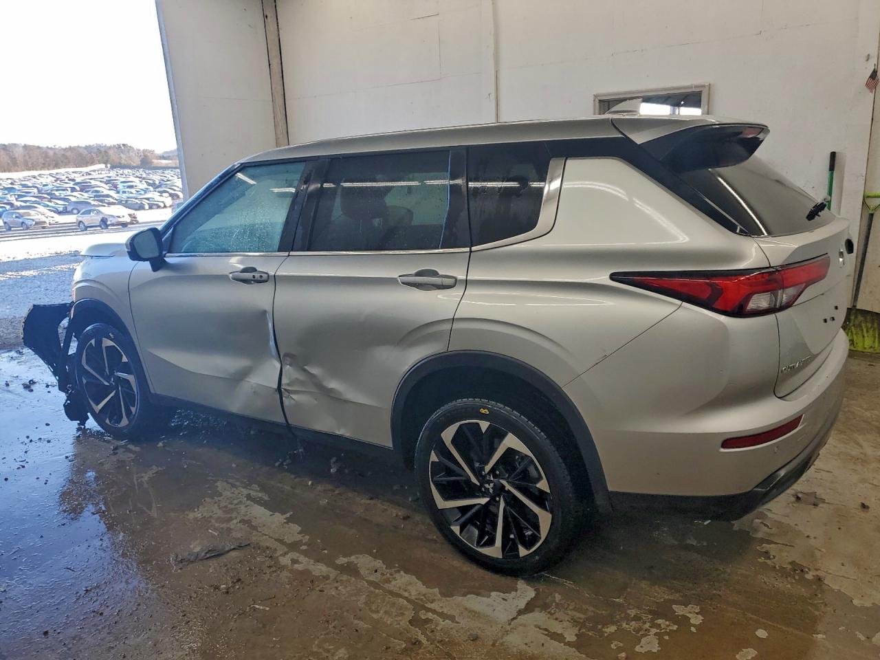 2024 MITSUBISHI OUTLANDER SE photo 2