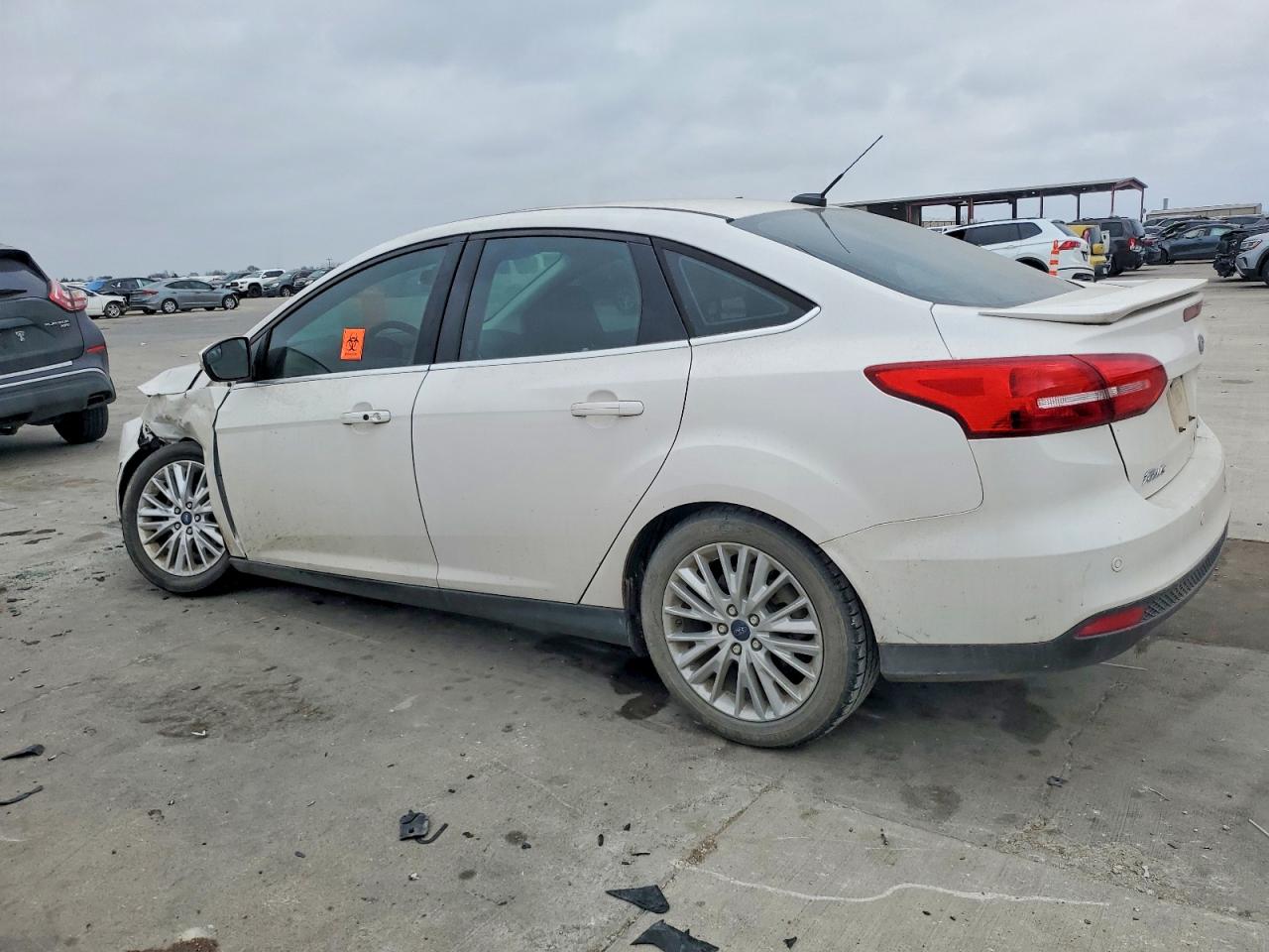 2018 FORD FOCUS TITANIUM photo 2