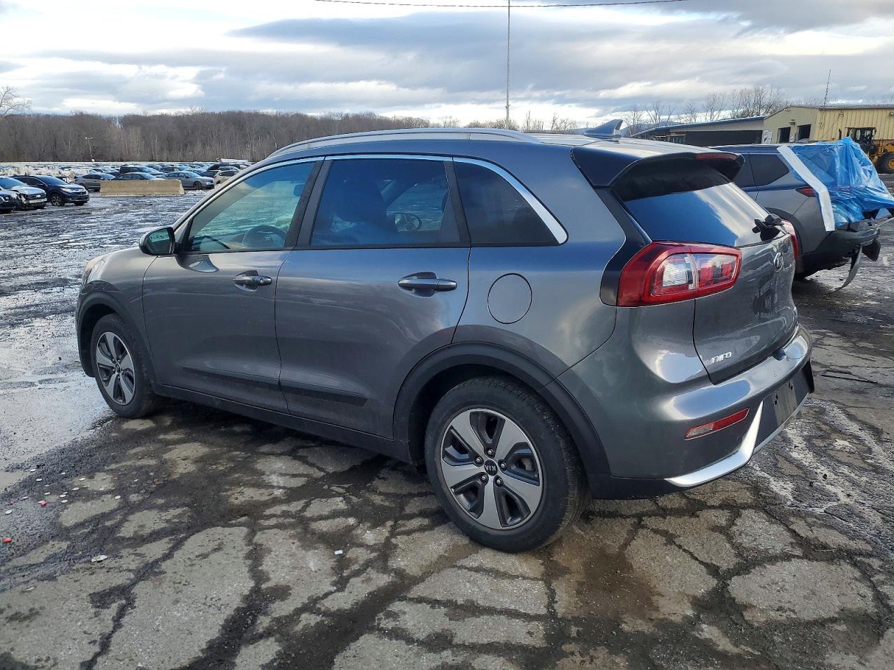 2017 KIA NIRO photo 2