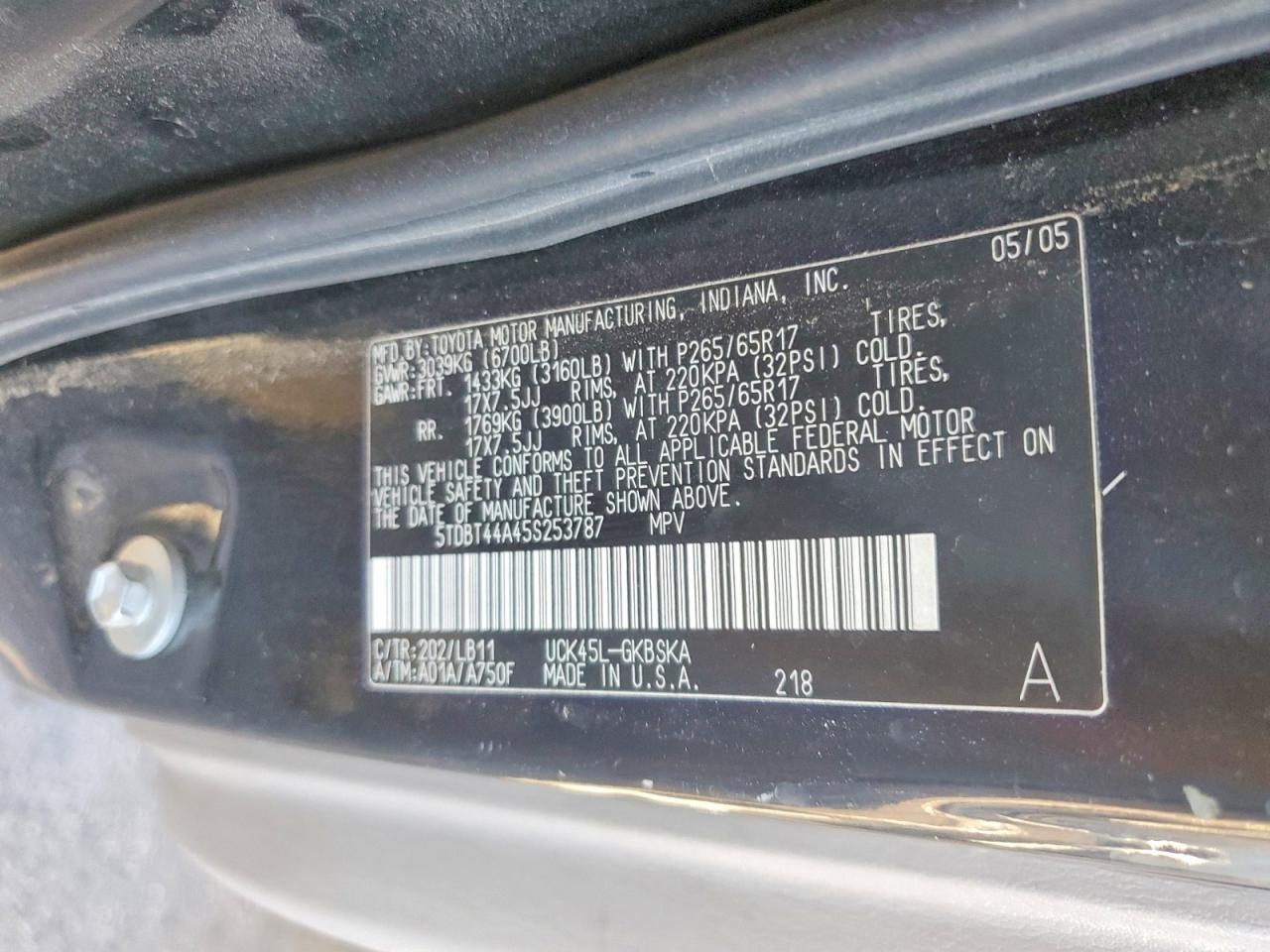 2005 TOYOTA SEQUOIA SR5 photo 25