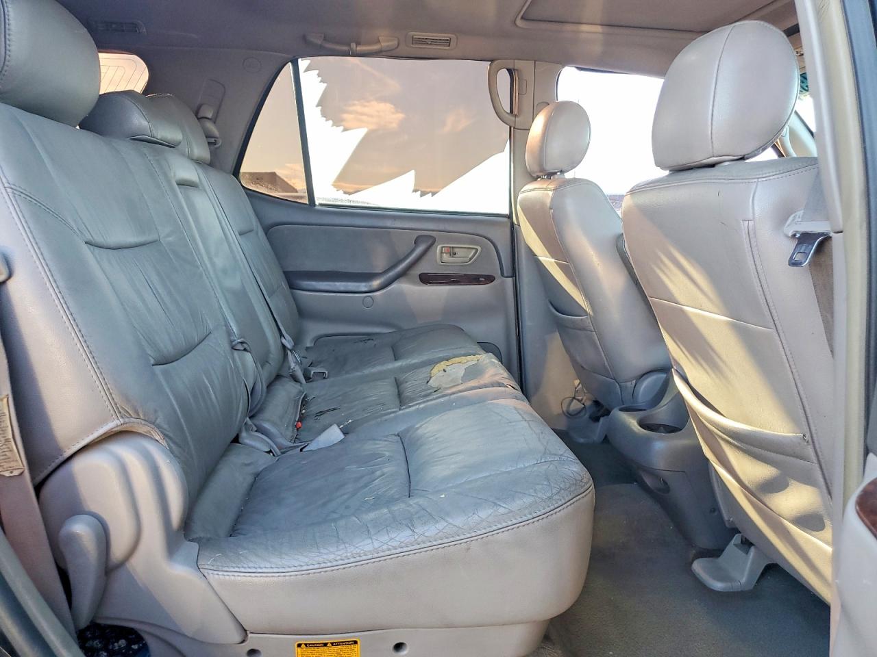 2005 TOYOTA SEQUOIA SR5 photo 21